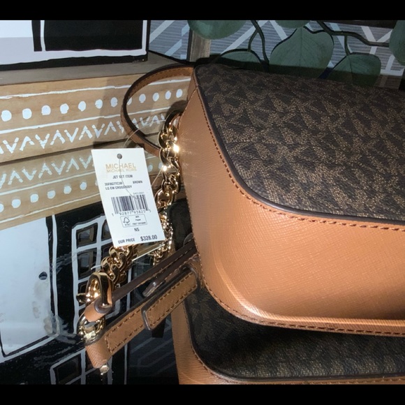 Michael Kors Crossbody - Picture 7 of 14